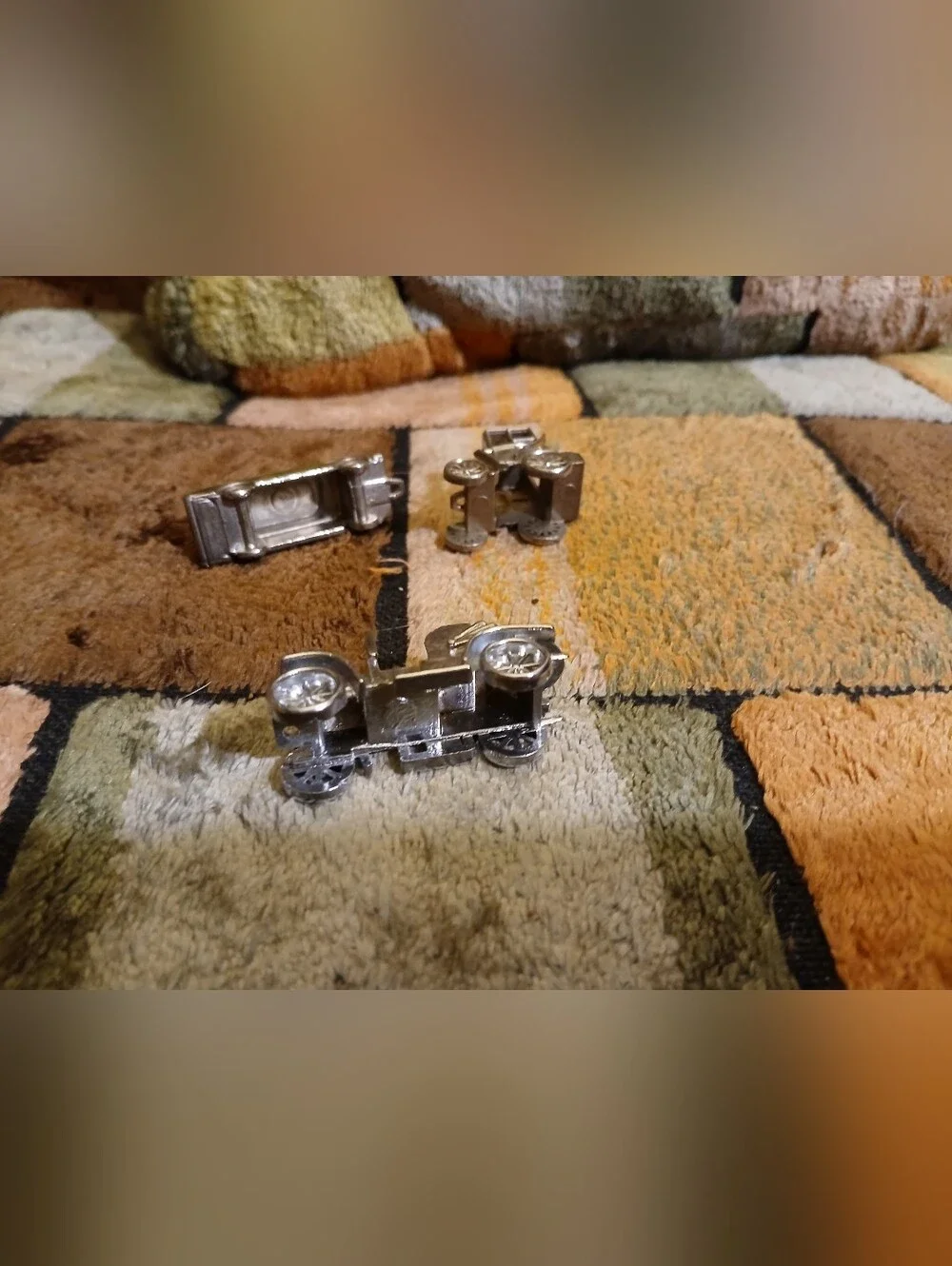 Vintage-Style Silver Metal Car Collectible - Silver B